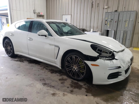 2014 Porsche Panamera S E-Hybrid with VIN WP0AD2A76EL044901, listed as a Copart auction lot 72330484 with 109,891 mi miles and Salvage Title. Bid and sale history available at carsss.com. Image 4.