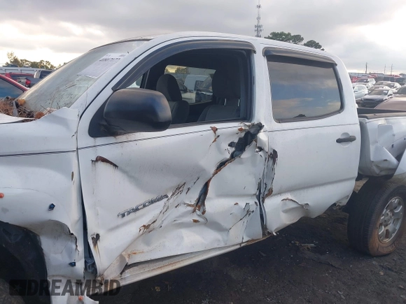 2014 Toyota Tacoma PreRunner with VIN 3TMJU4GN3EM162405, listed as a IAAI auction lot 40807077 with 103,298 mi miles. Bid and sale history available at carsss.com. Image 19.