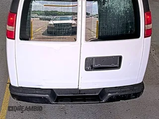 2012 Chevrolet Express Cargo z VIN 1GCSGAFX7C1170143, wystawiony jako IAAI lot #42428685 z przebiegiem 245 683 mil mil oraz . Historia ofert i sprzedaży dostępna na DreamBid. Obrazek 1.