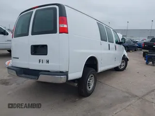 2018 Chevrolet Express Cargo Van with VIN 1GCWGAFG3J1905280, listed as a IAAI auction lot 41610303 with 262,115 mi miles. Bid and sale history available at carsss.com. Image 4.