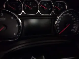 2018 Chevrolet Suburban LT z VIN 1GNSKHKC7JR173463, wystawiony jako IAAI lot #41640353 z przebiegiem Nie podano mil oraz . Historia ofert i sprzedaży dostępna na DreamBid. Obrazek 15.