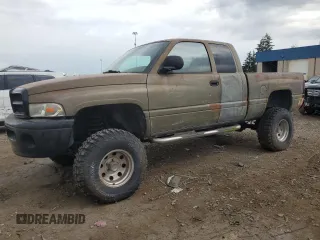 1999 Dodge 1500 z VIN 3B7HF13Z8XM593504, wystawiony jako Copart lot #63976035 z przebiegiem 145 880 mil mil oraz Czysty tytuł • Clean title. Historia ofert i sprzedaży dostępna na DreamBid. Obrazek 1.