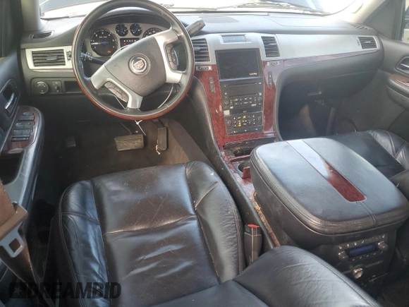 2008 Cadillac Escalade ESV z VIN 1GYFK66868R143475, wystawiony jako Copart lot #44468395 z przebiegiem 195 093 mil mil oraz Szkoda całkowita • Salvage title. Historia ofert i sprzedaży dostępna na DreamBid. Obrazek 8.