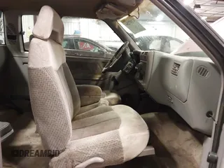 1995 GMC Sonoma z VIN 1GTCS19Z8S8530283, wystawiony jako IAAI lot #42107284 z przebiegiem 247 678 mil mil oraz . Historia ofert i sprzedaży dostępna na DreamBid. Obrazek 5.