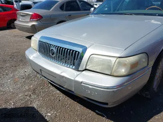 2008 Mercury Grand Marquis LS with VIN 2MEFM75V48X625878, listed as a IAAI auction lot 41874444 with 220,592 mi miles. Bid and sale history available at carsss.com. Image 6.