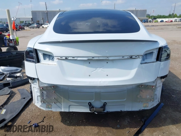 2016 Tesla Model S 70 z VIN 5YJSA1E11GF159425, wystawiony jako IAAI lot #42377639 z przebiegiem 79 767 mil mil oraz . Historia ofert i sprzedaży dostępna na DreamBid. Obrazek 17.