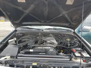 1997 Toyota T100 SR5 z VIN JT4UN24D4V0037751, wystawiony jako Copart lot #58940575 z przebiegiem 225 109 mil mil oraz Czysty tytuł • Clean title. Historia ofert i sprzedaży dostępna na DreamBid. Obrazek 11.