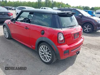 2012 MINI Hardtop S z VIN WMWSV3C53CTY29678, wystawiony jako IAAI lot #42367662 z przebiegiem 241 475 mil mil oraz . Historia ofert i sprzedaży dostępna na DreamBid. Obrazek 3.