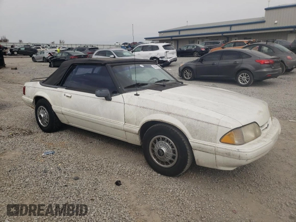 1993 Ford Mustang z VIN 1FACP44M1PF202775, wystawiony jako Copart lot #49049695 z przebiegiem 7 901 mil mil oraz Czysty tytuł • Clean title. Historia ofert i sprzedaży dostępna na DreamBid. Obrazek 4.