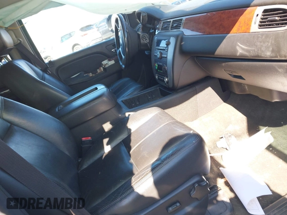 2013 GMC Yukon XL SLT with VIN 1GKS2KE71DR348271, listed as a IAAI auction lot 41388489 with 261,334 mi miles. Bid and sale history available at carsss.com. Image 5.