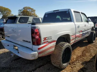 2005 Chevrolet Silverado 1500 Z71 with VIN 2GCEK13T751400449, listed as a Copart auction lot 50268885 with 209,828 mi miles and Salvage Title. Bid and sale history available at carsss.com. Image 3.