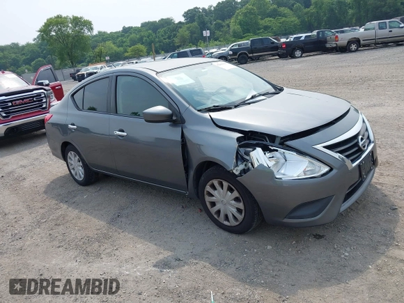 2016 Nissan Versa S z VIN 3N1CN7AP9GL829345, wystawiony jako IAAI lot #42441630 z przebiegiem 147 607 mil mil oraz . Historia ofert i sprzedaży dostępna na DreamBid. Obrazek 1.