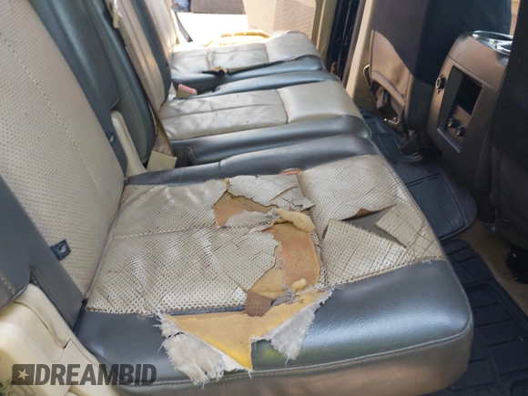 2007 Ford Expedition Eddie Bauer with VIN 1FMFU17587LA76172, listed as a IAAI auction lot 42410120 with 392,254 mi miles and . Bid and sale history available at DreamBid. Image 6.