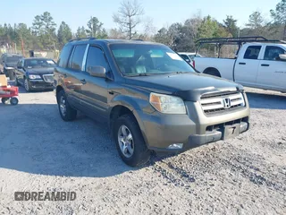 2006 Honda Pilot EX-L with VIN 5FNYF18766B026721, listed as a IAAI auction lot 41690993 with 219,473 mi miles and . Bid and sale history available at carsss.com. Image 1.