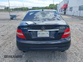 2013 Mercedes-Benz C 300 Sport с VIN WDDGF8AB3DA839741, выставлен на аукционе IAAI как лот 42647321 с пробегом 234 146 миль миль и . История ставок и продаж доступна на DreamBid. Изображение 16.