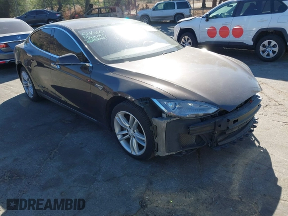 2013 Tesla Model S z VIN 5YJSA1DN4DFP19552, wystawiony jako IAAI lot #41360466 z przebiegiem 129 806 mil mil oraz . Historia ofert i sprzedaży dostępna na DreamBid. Obrazek 1.