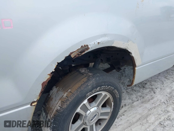 2004 Ford F-150 XL z VIN 1FTRF14504NA05239, wystawiony jako IAAI lot #41272950 z przebiegiem Nie podano mil oraz . Historia ofert i sprzedaży dostępna na DreamBid. Obrazek 13.