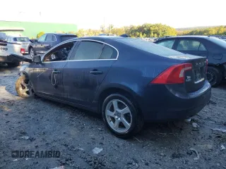 2013 Volvo S60 T5 Premier z VIN YV1612FSXD2192205, wystawiony jako Copart lot #43498645 z przebiegiem Nie podano mil oraz Nie do naprawy. Historia ofert i sprzedaży dostępna na DreamBid. Obrazek 2.