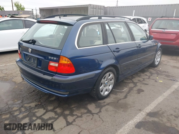 2004 BMW 3 Series 325i with VIN WBAEN33464PC13314, listed as a IAAI auction lot 42110516 with 195,498 mi miles and . Bid and sale history available at carsss.com. Image 4.