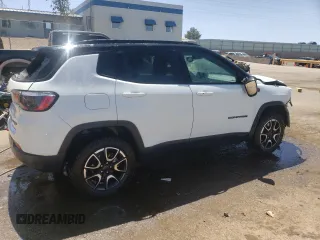 2025 Jeep Compass Trailhawk with VIN 3C4NJDDN2ST533537, listed as a Copart auction lot 61374825 with 8,889 mi miles and Clean title. Bid and sale history available at DreamBid. Image 3.