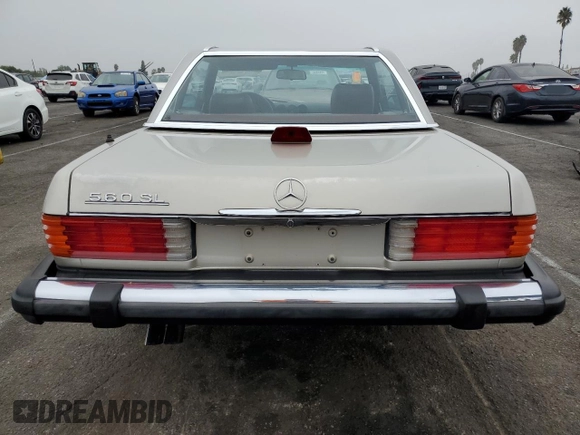 1987 Mercedes-Benz 560 SL z VIN WDBBA48D6HA070949, wystawiony jako Copart lot #75353644 z przebiegiem 114 792 mil mil oraz Czysty tytuł • Clean title. Historia ofert i sprzedaży dostępna na DreamBid. Obrazek 6.