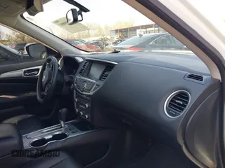 2017 Nissan Pathfinder SV z VIN 5N1DR2MN7HC695396, wystawiony jako IAAI lot #41899881 z przebiegiem 162 061 mil mil oraz . Historia ofert i sprzedaży dostępna na DreamBid. Obrazek 5.