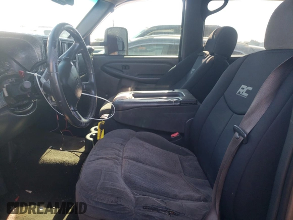 2002 Chevrolet Silverado 1500HD LT z VIN 1GCGK13U22F226215, wystawiony jako Copart lot #67556633 z przebiegiem 237 272 mil mil oraz Szkoda całkowita • Salvage title. Historia ofert i sprzedaży dostępna na DreamBid. Obrazek 7.