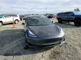 2019 Tesla Model 3 Mid Range with VIN 5YJ3E1EA3KF425416, listed as a Copart auction lot 46623325 with 84,060 mi miles and Salvage Title. Bid and sale history available at DreamBid. Image 11.
