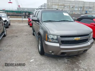 2013 Chevrolet Tahoe LT z VIN 1GNSCBE04DR163442, wystawiony jako IAAI lot #42410578 z przebiegiem 301 706 mil mil oraz . Historia ofert i sprzedaży dostępna na DreamBid. Obrazek 1.