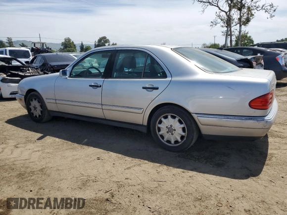 1999 Mercedes-Benz E 320 z VIN WDBJF65HXXA742364, wystawiony jako Copart lot #54201205 z przebiegiem 152 885 mil mil oraz Czysty tytuł • Clean title. Historia ofert i sprzedaży dostępna na DreamBid. Obrazek 2.
