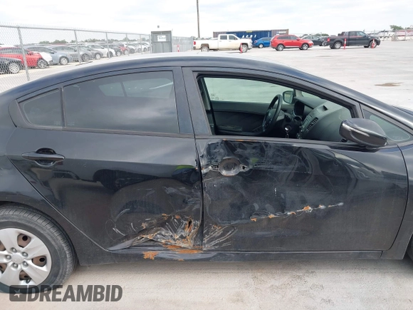 2016 Kia Forte LX with VIN KNAFX4A64G5499881, listed as a IAAI auction lot 42068921 with 122,596 mi miles. Bid and sale history available at carsss.com. Image 6.