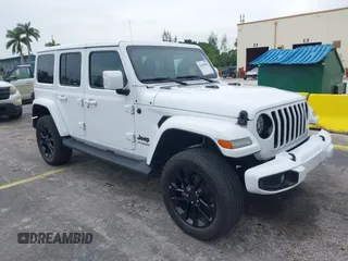 2022 Jeep Wrangler Unlimited Sahara z VIN 1C4HJXENXNW139005, wystawiony jako IAAI lot #42645982 z przebiegiem 60 790 mil mil oraz . Historia ofert i sprzedaży dostępna na DreamBid. Obrazek 1.