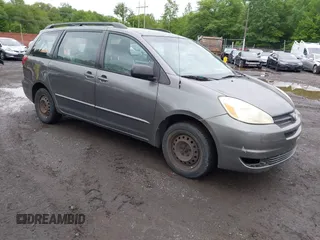 2004 Toyota Sienna CE z VIN 5TDZA23C74S179601, wystawiony jako IAAI lot #42358552 z przebiegiem 210 876 mil mil oraz . Historia ofert i sprzedaży dostępna na DreamBid. Obrazek 1.