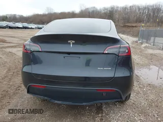2025 Tesla Model Y Long Range with VIN 7SAYGDEEXSF266143, listed as a IAAI auction lot 41905813 with 776 mi miles and . Bid and sale history available at carsss.com. Image 17.
