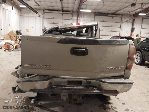2003 Chevrolet Silverado 2500HD LS with VIN 1GCHK23173F140934, listed as a IAAI auction lot 41263369 with 101,952 mi miles. Bid and sale history available at carsss.com. Image 16.