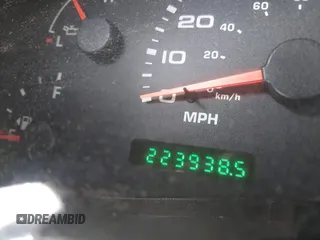 2004 Ford Excursion Limited z VIN 1FMNU42S84EA16970, wystawiony jako IAAI lot #42001424 z przebiegiem 223 938 mil mil oraz . Historia ofert i sprzedaży dostępna na DreamBid. Obrazek 15.