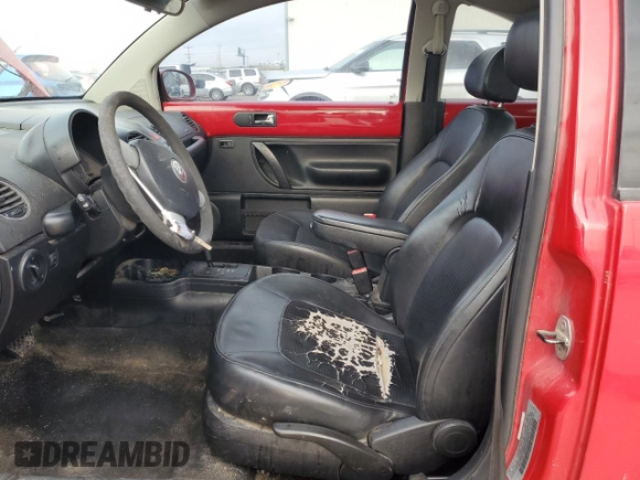 2010 Volkswagen Beetle with VIN 3VWPW3AG6AM008674, listed as a Copart auction lot 84081404 with 204,277 mi miles and Salvage title. Bid and sale history available at DreamBid. Image 7.
