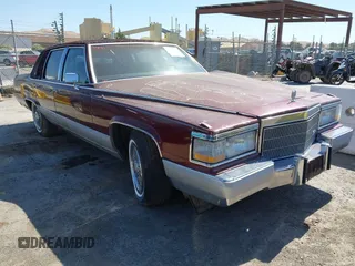 1991 Cadillac Brougham z VIN 1G6DW54E4MR716777, wystawiony jako IAAI lot #42383965 z przebiegiem 197 824 mil mil oraz . Historia ofert i sprzedaży dostępna na DreamBid. Obrazek 1.