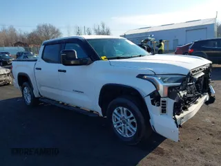 2022 Toyota Tundra SR5 с VIN 5TFLA5DB0NX054500, выставлен на аукционе IAAI как лот 41671849 с пробегом 41 885 миль миль и . История ставок и продаж доступна на DreamBid. Изображение 1.