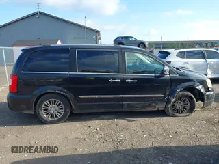 2011 Chrysler Town & Country Limited z VIN 2A4RR6DGXBR667362, wystawiony jako IAAI lot #42177458 z przebiegiem 240 495 mil mil oraz . Historia ofert i sprzedaży dostępna na DreamBid. Obrazek 13.