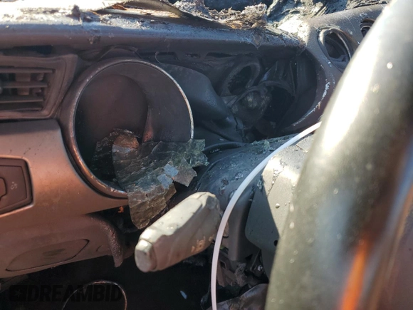 2022 Ford Mustang EcoBoost z VIN 1FATP8UH0N5103135, wystawiony jako Copart lot #57227615 z przebiegiem Nie podano mil oraz Nie do naprawy • Non repairable. Historia ofert i sprzedaży dostępna na DreamBid. Obrazek 9.
