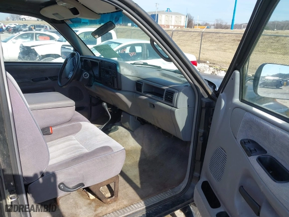 1996 Dodge Ram 1500 with VIN 1B7HF16Y2TS561233, listed as a IAAI auction lot 41491143 with 165,875 mi miles. Bid and sale history available at carsss.com. Image 5.