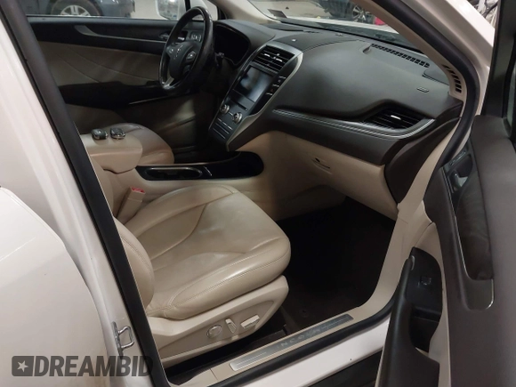 2019 Lincoln MKC Reserve with VIN 5LMCJ3D9XKUL17812, listed as a IAAI auction lot 41730211 with 56,716 mi miles and . Bid and sale history available at DreamBid. Image 5.