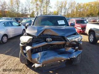 2015 Toyota 4Runner Limited with VIN JTEBU5JRXF5204738, listed as a IAAI auction lot 40918022 with 228,213 mi miles. Bid and sale history available at carsss.com. Image 12.