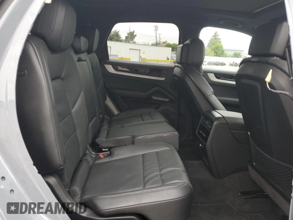 2024 Porsche Cayenne z VIN WP1AA2AY3RDA11208, wystawiony jako Copart lot #54371815 z przebiegiem 7 282 mil mil oraz Szkoda całkowita • Salvage title. Historia ofert i sprzedaży dostępna na DreamBid. Obrazek 11.