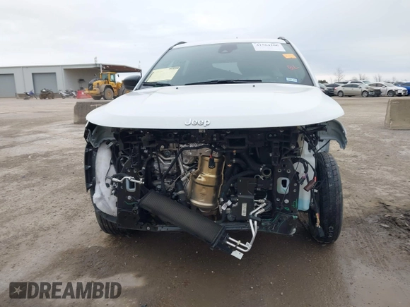 2024 Jeep Compass Latitude Lux with VIN 3C4NJDFN4RT169922, listed as a IAAI auction lot 41564166 with 16,097 mi miles and . Bid and sale history available at DreamBid. Image 12.