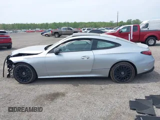 2024 Mercedes-Benz CLE 300 z VIN W1KMJ4HB6RF035931, wystawiony jako IAAI lot #42102487 z przebiegiem 3169 mil mil oraz . Historia ofert i sprzedaży dostępna na DreamBid. Obrazek 14.
