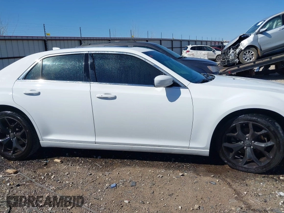 2016 Chrysler 300 Limited with VIN 2C3CCAAG2GH211782, listed as a IAAI auction lot 41718191 with 127,836 mi miles. Bid and sale history available at carsss.com. Image 13.