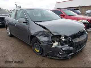 2008 Volkswagen Jetta SE with VIN 3VWRM71K98M054732, listed as a IAAI auction lot 41940774 with 152,104 mi miles and . Bid and sale history available at DreamBid. Image 1.