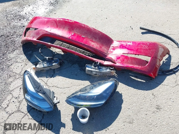 2024 Tesla Model Y z VIN 7SAYGDED4RF161518, wystawiony jako IAAI lot #41682252 z przebiegiem 6 844 mil mil oraz . Historia ofert i sprzedaży dostępna na DreamBid. Obrazek 12.